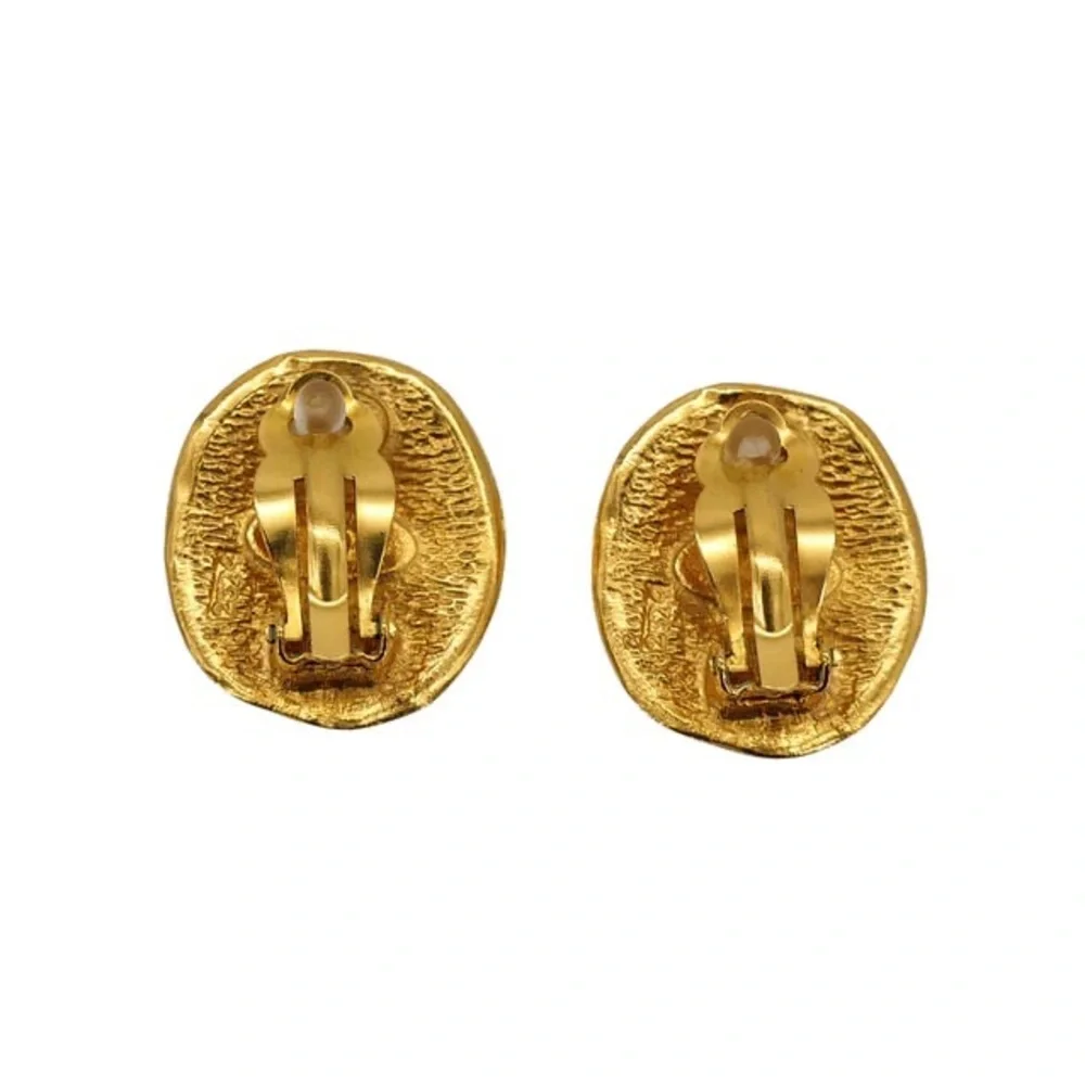 Authentic Chanel Vintage 1980s Black Logo CC 31 Rue Cambon Oval Clip Earrings